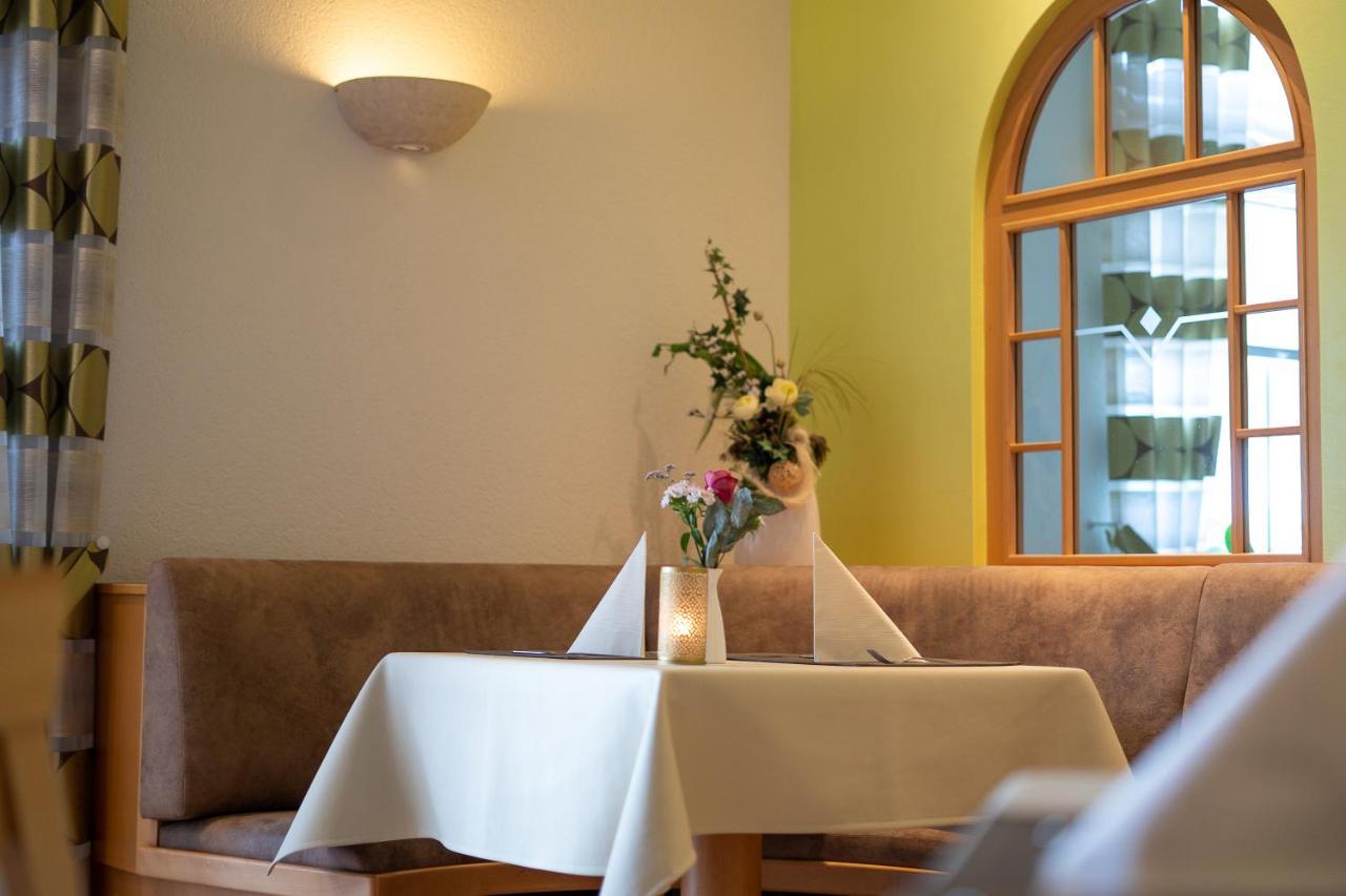 Warias Hotel & Restaurant Braunsbedra Exterior photo